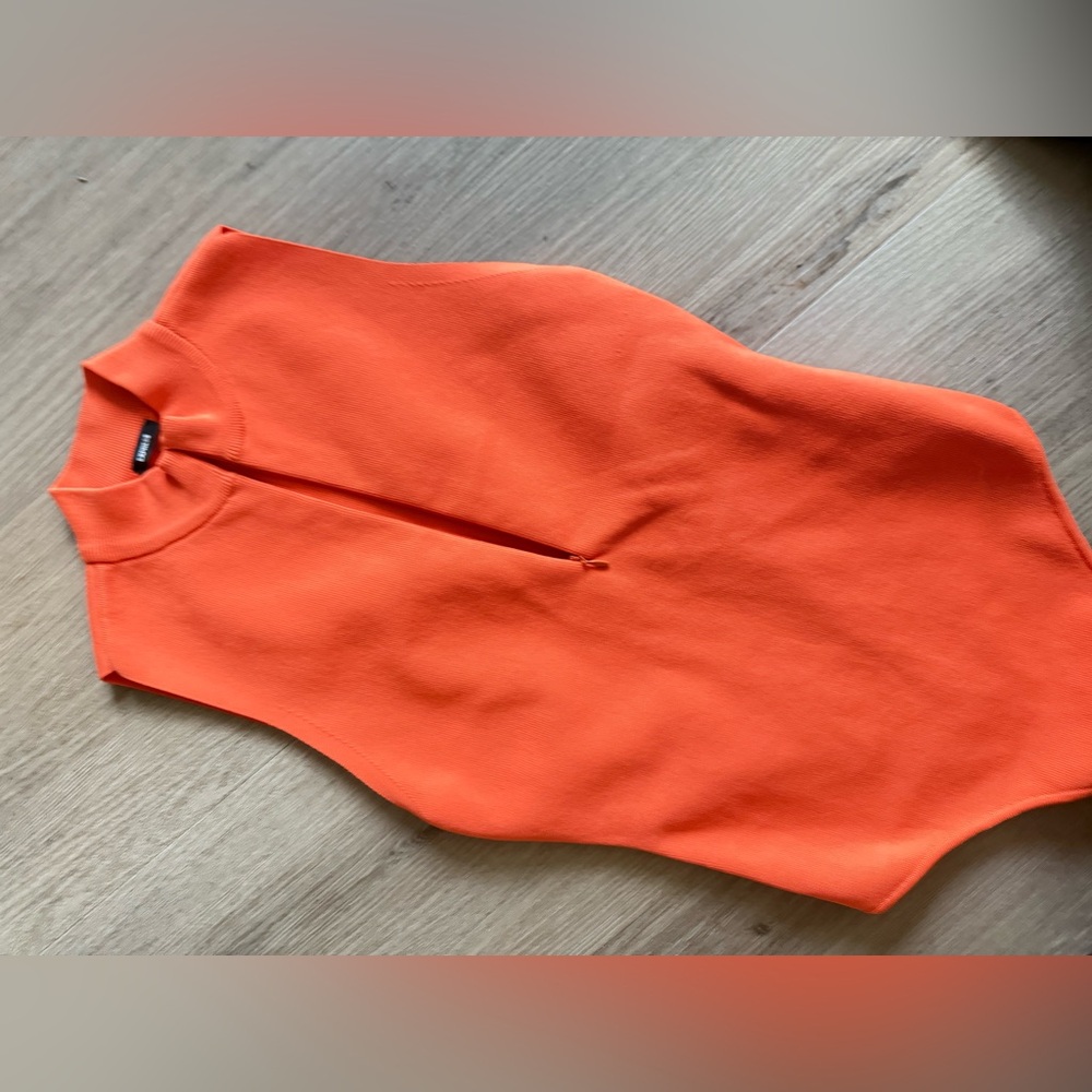 Express Body 🍊 Super Cute Zip up tank body suit .. Like new sooo cute 🧚🏼‍♂️